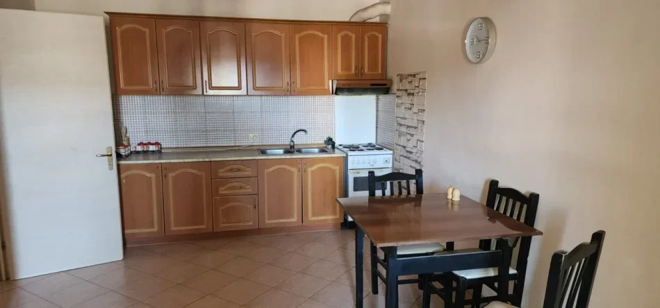 Tirane, jepet me qera apartament 1+1 Kati 2, 75 m² 400 € (Rruga Jordan Misja)