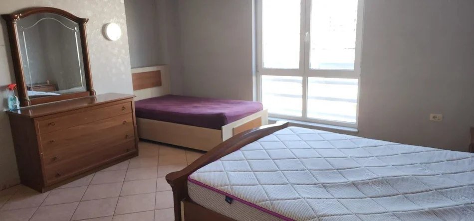 Tirane, jepet me qera apartament 1+1 Kati 2, 75 m² 400 € (Rruga Jordan Misja)