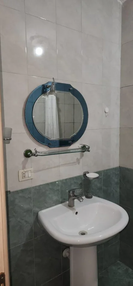 Tirane, jepet me qera apartament 1+1 Kati 2, 75 m² 400 € (Rruga Jordan Misja)