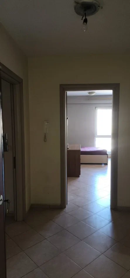 Tirane, jepet me qera apartament 1+1 Kati 2, 75 m² 400 € (Rruga Jordan Misja)
