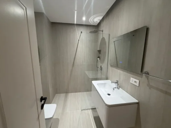 Tirane, jepet me qera apartament 2+1 Kati 2, 114 m²