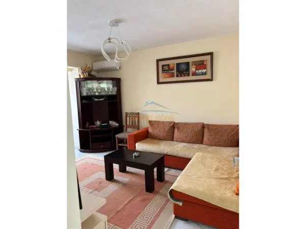 Tirane, jepet me qera apartament 1+1 Kati 3, 63 m² 400 € (shkolla e bashkuar)