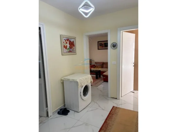 Tirane, jepet me qera apartament 1+1 Kati 3, 63 m² 400 € (shkolla e bashkuar)
