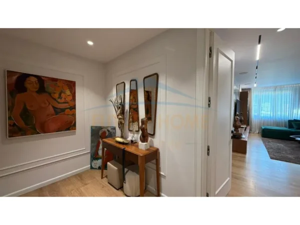 Tirane, shitet apartament 3+1+Ballkon Kati 8, 163 m² (Rruga Elbasanit)