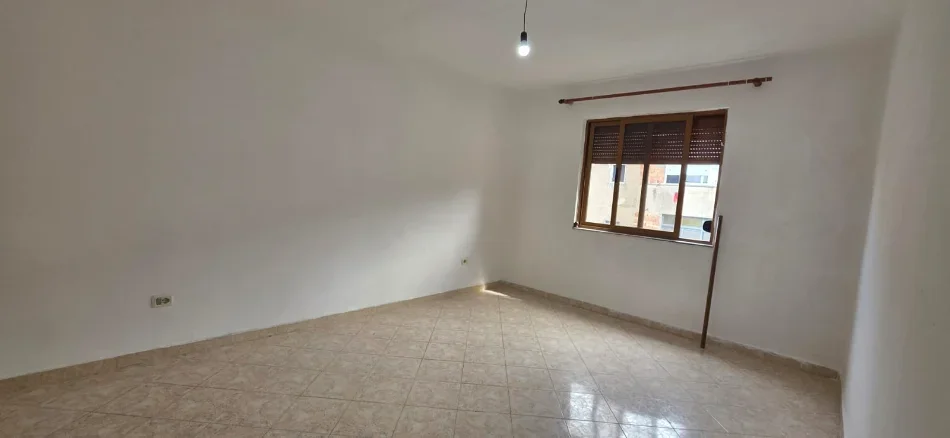 Tirane, shitet apartament 1+1 Kati 5, 64 m² 77.000 € (Kombinat)