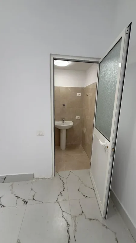 Tirane, shitet ambjent biznesi Kati 0, 38 m² 192.000 € (MINE PEZA)