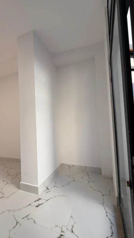 Tirane, shitet ambjent biznesi Kati 0, 38 m² 192.000 € (MINE PEZA)