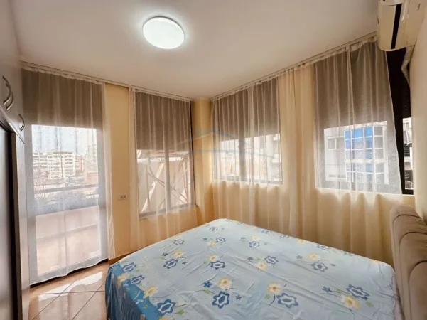 Tirane, jepet me qera apartament 2+1+Ballkon Kati 4, 76 m² 720 € (SELVIA)