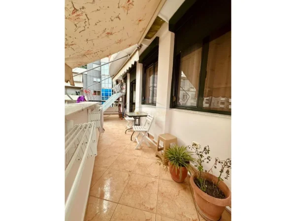 Tirane, jepet me qera apartament 2+1+Ballkon Kati 4, 76 m² 720 € (SELVIA)