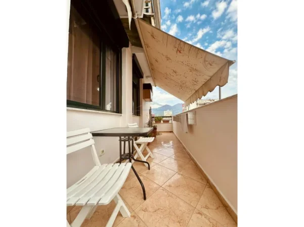 Tirane, jepet me qera apartament 2+1+Ballkon Kati 4, 76 m² 720 € (SELVIA)