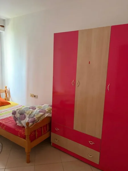 Tirane, jepet me qera apartament 3+1 Kati 3, 120 m² 600 € (Stacioni I Trenit Rruga Jordan Misja)
