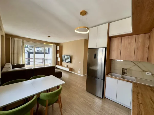 Tirane, shitet apartament 2+1+Ballkon Kati 4, 105 m² 278.000 € (Liqeni i Thate)