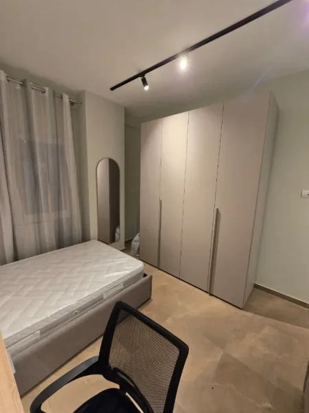 Tirane, jepet me qera apartament 2+1 Kati 8, 100 m² 900 € (ZOGU I ZI)