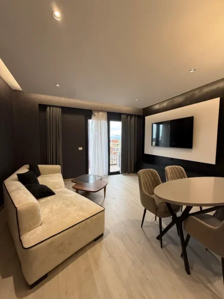 Tirane, jepet me qera apartament 2+1 Kati 9, 1.500 € (TIRANA GARDEN BUILDING)