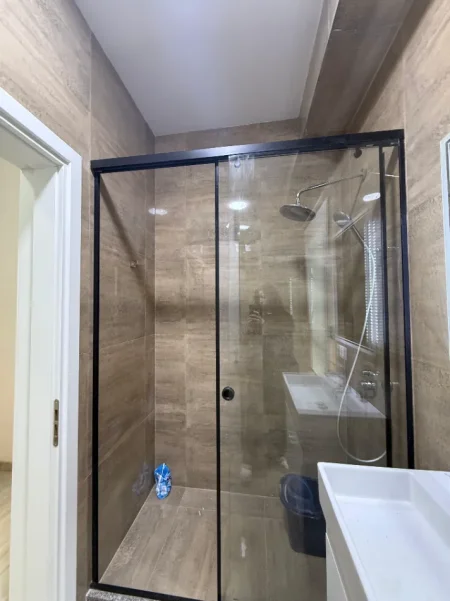 Tirane, jepet me qera apartament 2+1 Kati 9, 1.500 € (TIRANA GARDEN BUILDING)