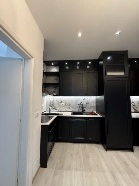 Tirane, jepet me qera apartament 2+1 Kati 9, 1.500 € (TIRANA GARDEN BUILDING)