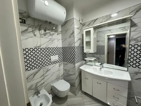 Tirane, shitet apartament 2+1+Ballkon Kati 2, 119 m² 200.000 € 