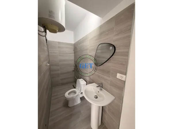 Durres, jepet me qera shtepi 1+1 Kati 2, 65 m² 300 € (Ish Kënet)