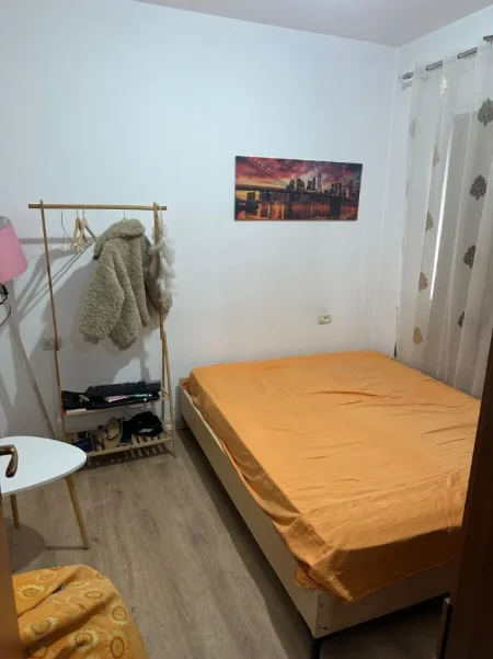 Tirane, jepet me qera apartament 1+1 Kati 3, 70 m² 450 € (astir)