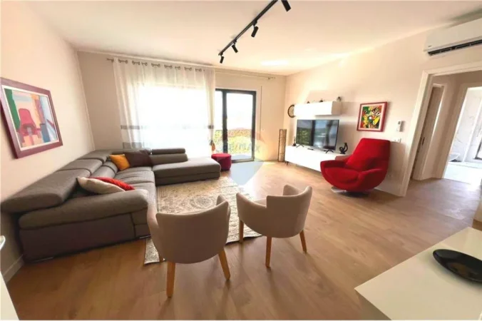 Tirane, jepet me qera 2+1+Aneks+Ballkon Kati 4, 110 m² 1.100 € (ish Ekspozita)