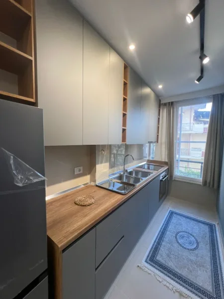 Durres, jepet me qera apartament 2+1+Ballkon , 526 €