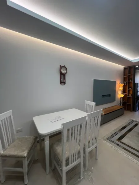 Durres, jepet me qera apartament 2+1+Ballkon , 526 €