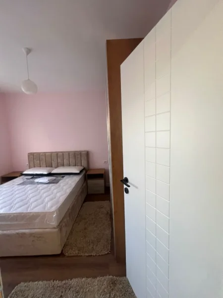 Durres, jepet me qera apartament 2+1+Ballkon , 526 €