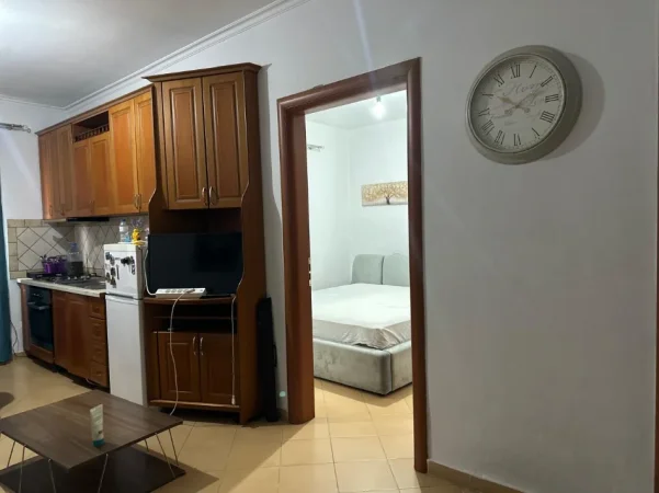 Tirane, jepet me qera apartament 1+1 Kati 3, 70 m² 450 € (Astir)