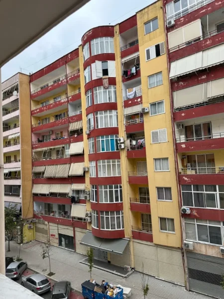 Tirane, jepet me qera apartament 1+1 Kati 3, 70 m² 450 € (Astir)
