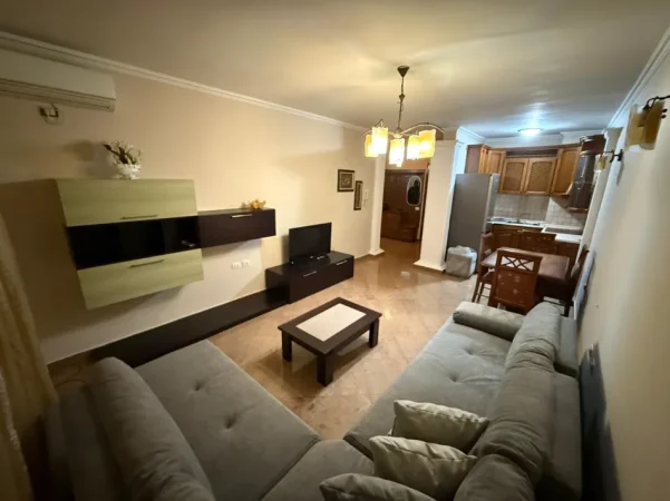 Tirane, jepet me qera apartament 1+1 Kati 8,