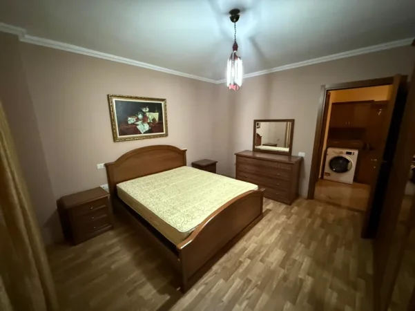 Tirane, jepet me qera apartament 1+1 Kati 8,