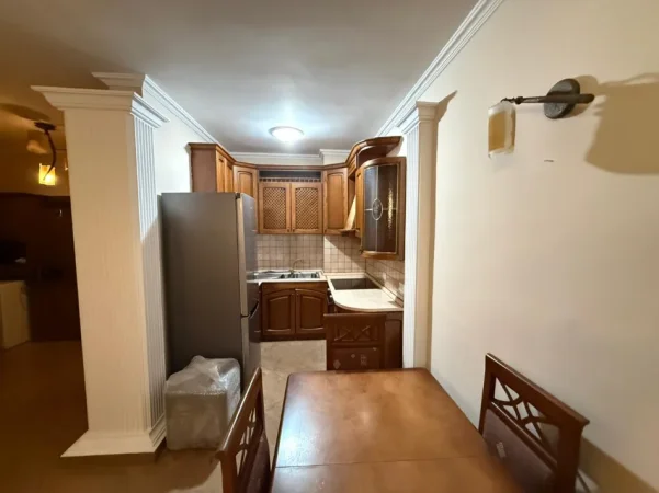 Tirane, jepet me qera apartament 1+1 Kati 8,