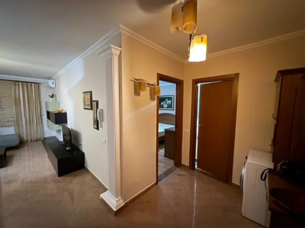 Tirane, jepet me qera apartament 1+1 Kati 8,