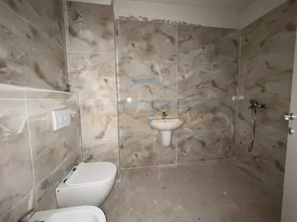 Tirane, shes apartament 1+1+Ballkon Kati 2, 71 m² 107.000 € (Yzberisht)