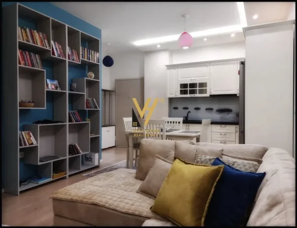Tirane, jepet me qera apartament 1+1+Ballkon Kati 7, 70 m² 700 € (KOMUNA E PARISIT)