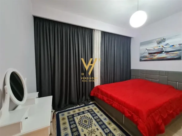Tirane, jepet me qera apartament 1+1+Ballkon Kati 7, 70 m² 700 € (KOMUNA E PARISIT)