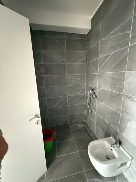 Tirane, jepet me qera apartament 1+1 Kati 3, 69 m² 550 € 