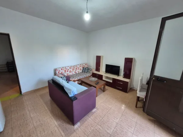 Tirane, jepet me qera apartament 1+1+Aneks+Ballkon Kati 2, 60 m² 350 € (laprake)