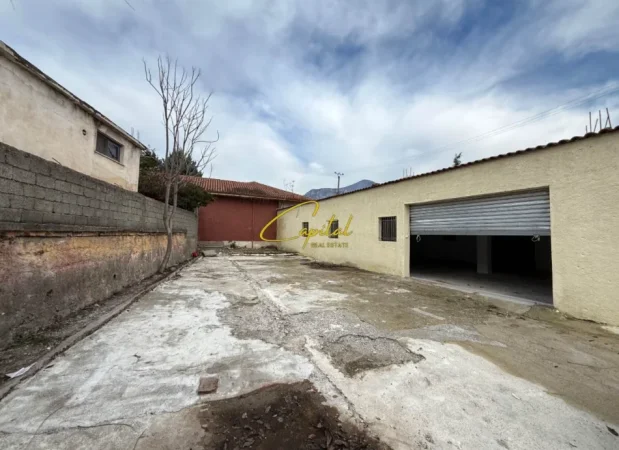 Tirane, jepet me qera magazine Kati 0, 305 m² 1.600 € (TUFINE)