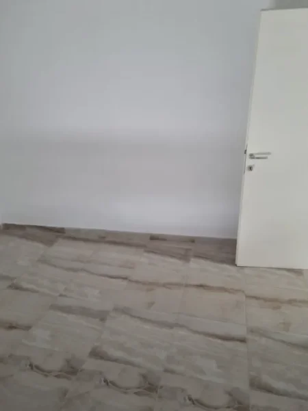 Tirane, jepet me qera  ambjent biznesi Kati 0, 76 m² 900 € (Gjik kuqali)