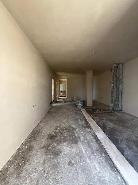 Tirane, shitet apartament 4+1 , 226 m² 690.000 € (Komuna e Parisit)