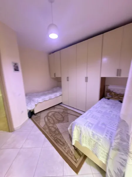 Tirane, shitet , 