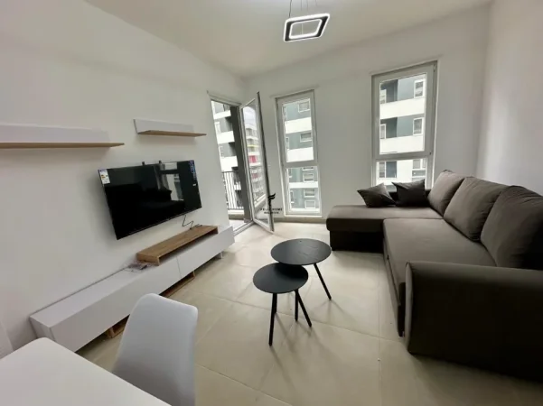 Tirane, jepet me qera apartament 2+1 Kati 4, 100 m² 500 € (UNIVERS CITY)