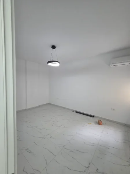 Tirane, jepet me qera apartament Kati 2, 114 m² 1.000 € (Komuna e parisit)