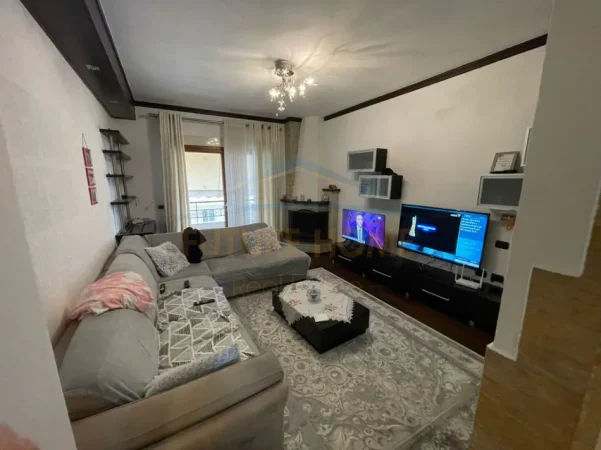 Shitet, Apartament 2+1+2, Kodra e Diellit, Tiranë.