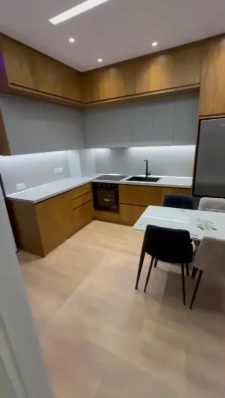 Tirane, jepet me qera apartament 1+1 Kati 3, 55 m² 600 € (Rruga 5 Maji)