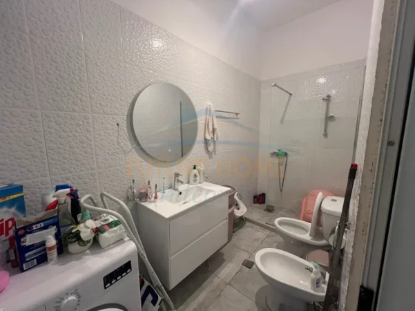 Tirane, shes apartament 2+1+Ballkon Kati 1, 81 m² 135.000 € (Fresku)