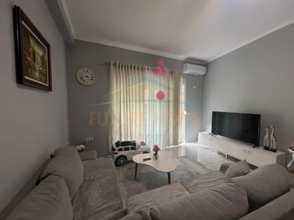 Tirane, shes apartament 2+1+Ballkon Kati 1, 81 m² 135.000 € (Fresku)