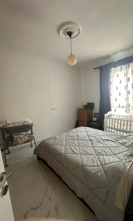 Tirane, jepet me qera apartament 1+1 Kati 3, 65 m² 400 € (Rruga Ali Bakiu)
