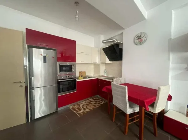 Tirane, jepet me qera apartament 2+1 Kati 3, 550 € (qytet studenti)